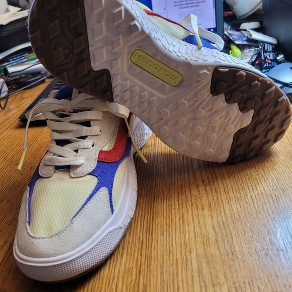 Ladies Sneakers - Picture 5 of 7